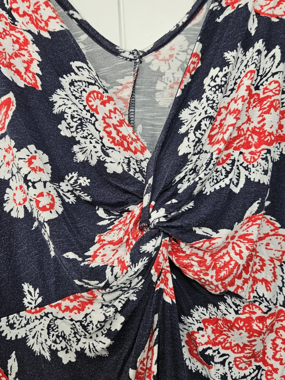 Lane Bryant Navy Floral Twist-Front Tank with Red & White Blooms 14/16 - Picture 3 of 4